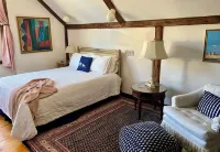 Charming 4-bedroom Colonial in lovely Keene with WiFi, AC