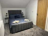 Canal view newly built 3 Bedroom house opposite East Riddlesden Hall. Hotels in Keighley