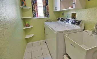 Spacious Punta Gorda Home w/ Private Pool & Views! - Housity
