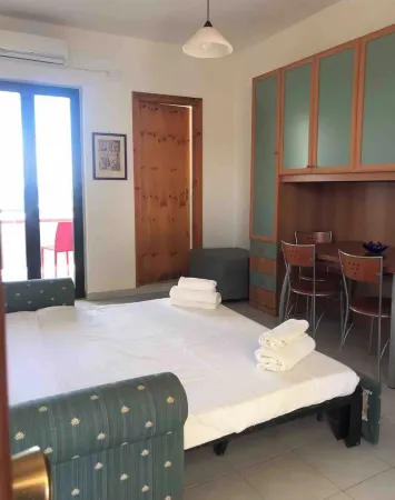 studio flat in front of the beach Отели в г. Pirro Malena