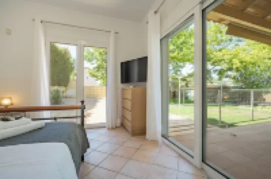 G&A Family Home near the Beach by MΡS