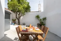 Amber and Rust Estremoz City House. In the heart of the historic center of Estremoz