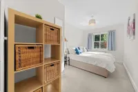 2 Bed Oasis Apartment & Garden Hotels near Hampton Court Palace