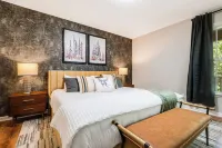 Lazy Bear Lodge / Game Room / Theater Room / Hot Tub