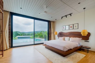 The Lake Edge Villa Hotels near Eklingji Temple