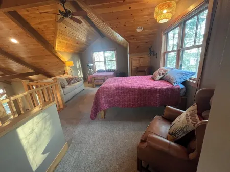 Peaceful Lakefront Cabin w/ Sauna & Loft-pet friendly