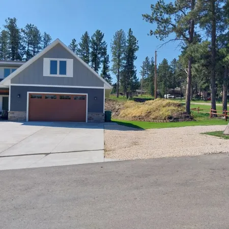 New spacious beautiful Home in enchanting Hill City!
