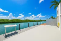 Welcome to Castillo Del Mar. A peaceful, salty newly remodeled ocean front home! Hotels in der Nähe von Sombrero Reef