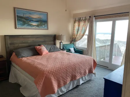 Tranquil 7 bedroom oceanfront home JANUARY-MARCH ONLY!