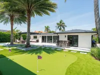 Beautiful views of Naples Bay and walking distance to 5th ave!