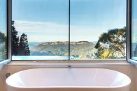 Elysian on the Escarpment with Mountain Views