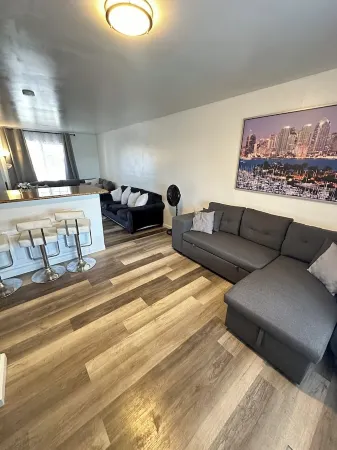 Tranquil Escape: 4-Bedroom Home with Modern Amenities and pool