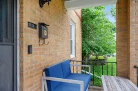Charming 2-bd Apt in delightful Deer Park, OH with AC & strong WI-Fi