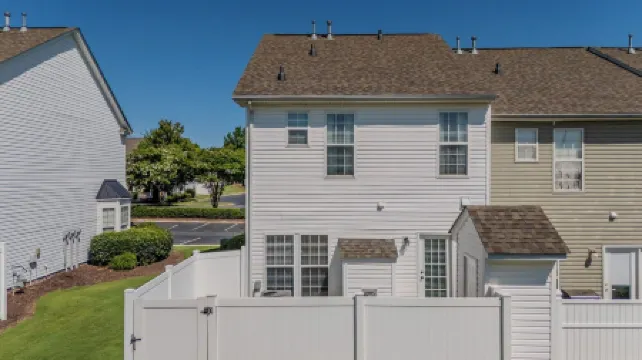 Cozy, Updated 2BR/2.5BA End-Unit Townhome, Greer SC