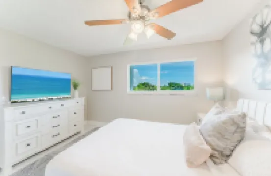 Boca Raton - Across from Beach - Balcony • Pool • Parking • 2BR