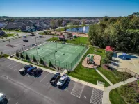 5BR 3 BA Sleeps 12 Comfortably 4 Mi to Bethany with shared pool/amenities