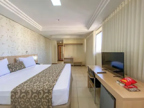 Crystal Plaza Hotel Hotels near Aruana Park