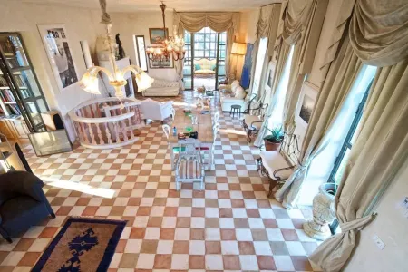 HAWK TOWER Отели в г. Рончильоне