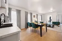 Modern Serenity Stay w/ king Bed, WIFI and Central Air 1 & 1/2 baths!