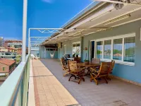 The Hammock, spacious, super-comfortable panoramic penthouse near Rossini Theater