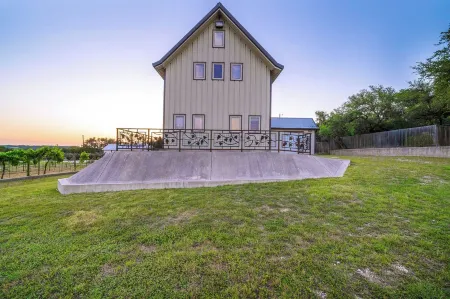 Private Cottage w HOT TUB & Oak Grove
