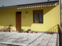 Casa gli Ulivi: New cozy apartment, a few kilometers from Montepulciano. Hotels near Riserva Naturale Lago di Montepulciano