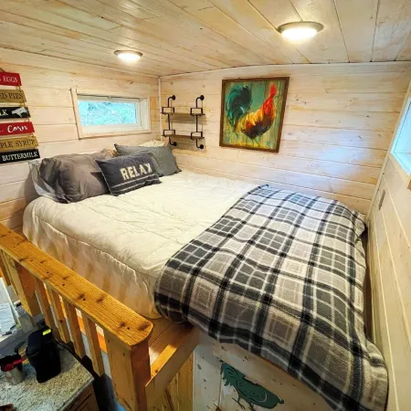 Rustic Mt. Farmer Cabin Retreat – Nature, Quiet, and Mountain View’s.