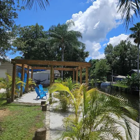 Enjoy Pool, Billiards, Sauna, Access to the Lake