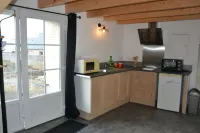 Penty, Ideal for Couple, 500 m from Sea, GR 34, 1km from Voie Verte (Bicycle Path)