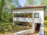 Liiiving in Caminha | Oak Tree Chill House Hotels in Venade
