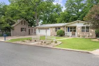 Pecan Retreat-Half Mile to Main