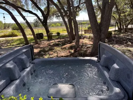 Private Cottage w HOT TUB & Oak Grove