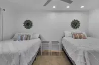 Private pool/Basketball/BBQ/Gameroom/bocce+horseshoe+green space for games