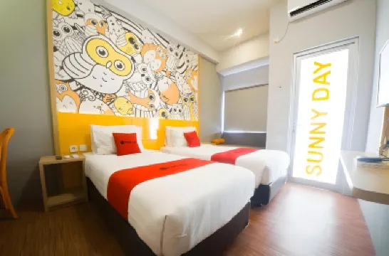 RedDoorz Apartment Near Bundaran Satelit Surabaya Hotels in Surabaya