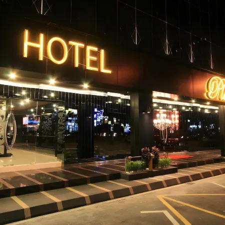 Artz Hotel Отели рядом с достопримечательностью «Торговый центр Перлинг»