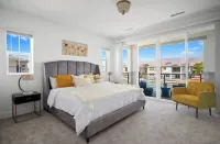 Lakefront Luxury Villa 4 bedroom+loft with Pool