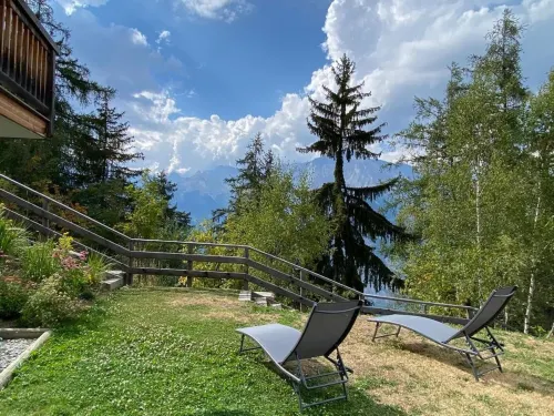 Tranquil chalet with balcony - Hytter