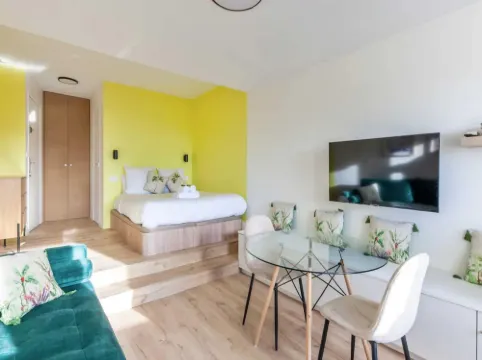 Beautiful renovated studio on Port de Deauville