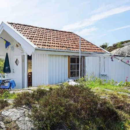 2 person holiday home in Gullholmen