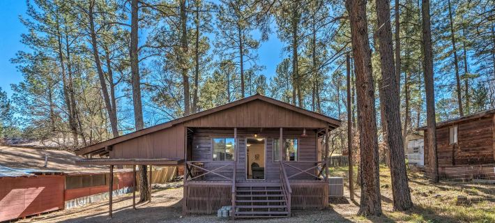 Ruidoso Cabin - Walk to Midtown Dining and Shops! Hotels in Ruidoso
