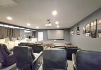 Peaceful Retreat - Lake & Mountain Views - Private Pool Hotels in Dandridge