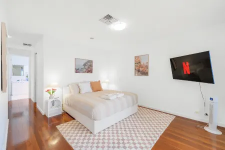 Henley Beachfront Luxury Home With Sauna Just 200m From Henley Square!