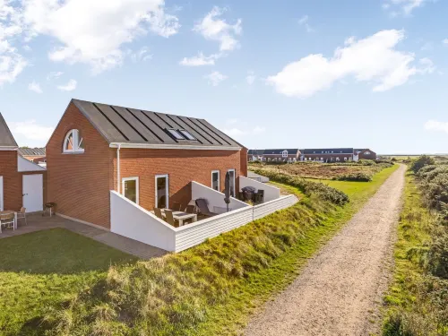 "Hugo" - 2.5km from the Sea