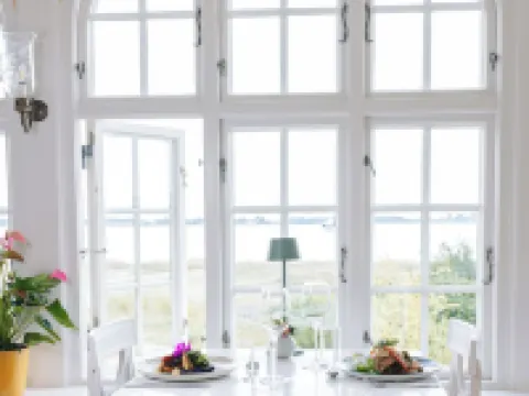 อาโรซุนด์ บาเดโฮเทล โรงแรมในฮาเดอร์สเลฟ