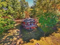 Eagle River Oak Tree House - Charming 2-bedroom house - Sleeps 6 Hotels in Washington