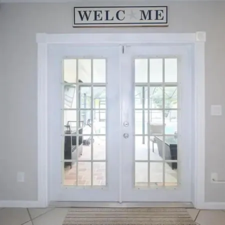 Super Clean Fantastic Pool Home Near Everything