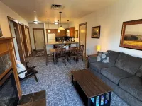 Shared Roof Top Hot Tub Silver Mtn Adjoining Studio Also Available Separately Hotels in Kellogg