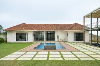 Suatu Villa Hotels in Cijeruk