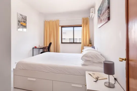 GuestReady - Deluxe home with terrace in Caparica