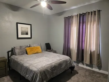 Emerald Beauty.. Not Too Close.. Not too Far! Отели рядом с достопримечательностью «Парк Флойд Лам»